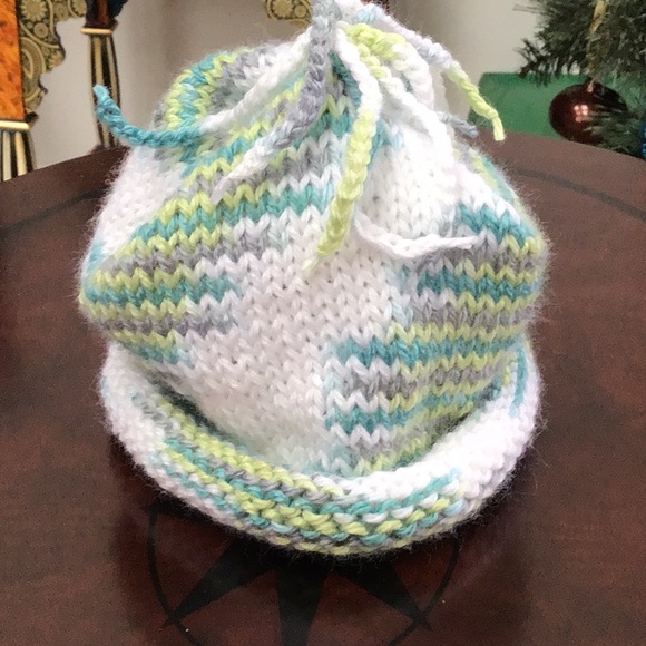 Hand knit infant cap - Picture 1 of 1